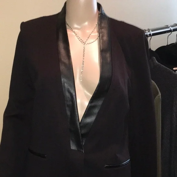 Tahari Black Blazer ~ New with Tags - Picture 2 of 3